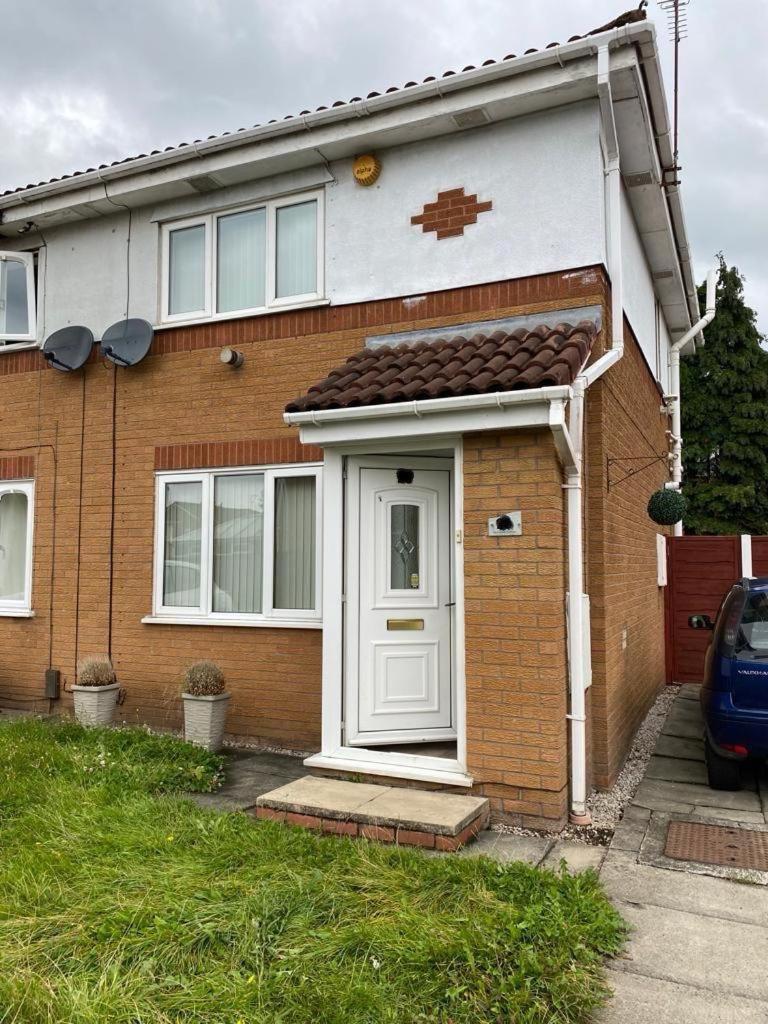 New Build House Near Trafford Centre With Drive Mánchester Exterior foto
