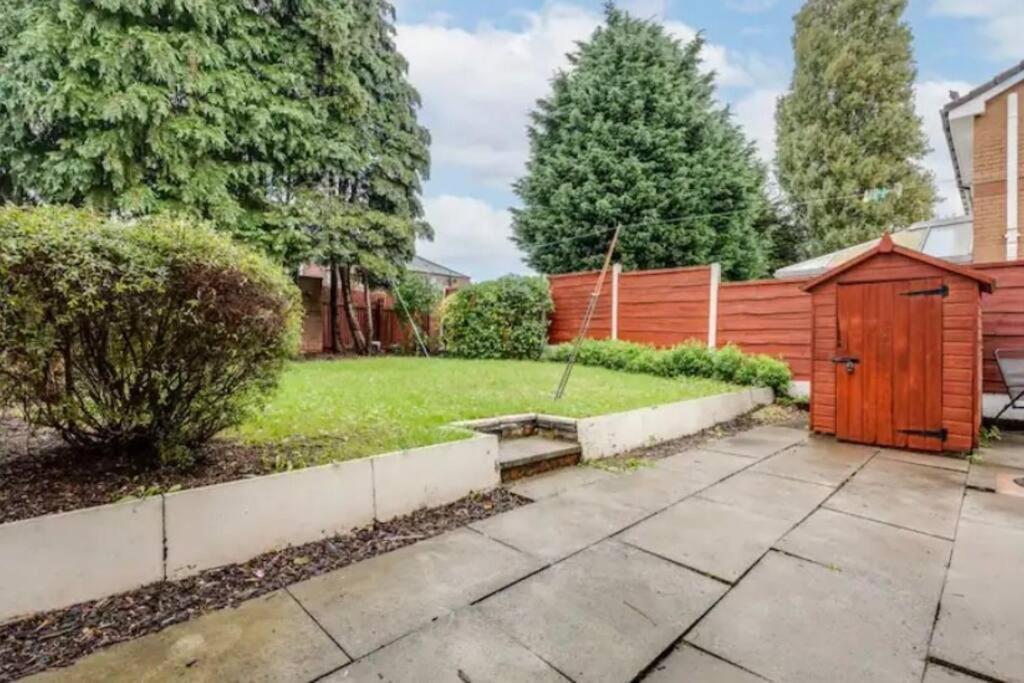 New Build House Near Trafford Centre With Drive Mánchester Exterior foto